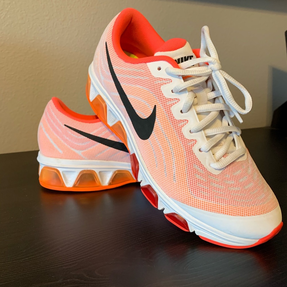 Like new! Nike Tailwind 6 size 9 shoes